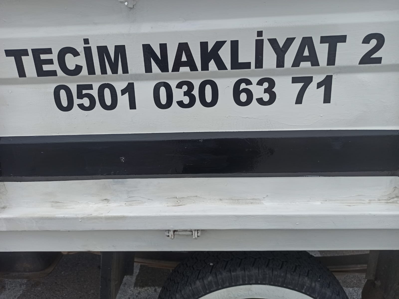 Tecim Nakliyat 2 - 0501 030 63 71 araç yazısı yakın plan iletişim