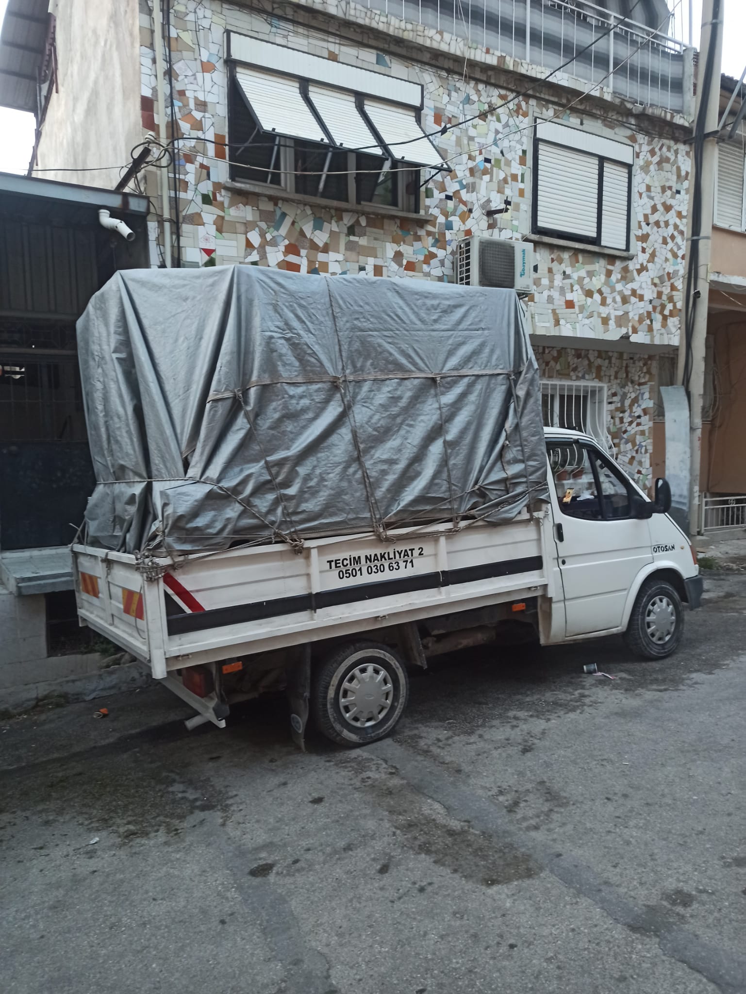 Tecim Nakliyat yüklü araç İzmir